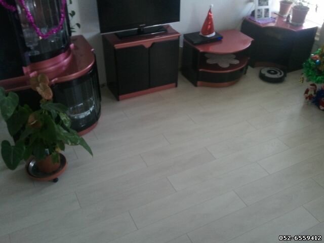 Белый паркет и ламинат.Паркет в вашей квартире-хотите уникальный цвет? Лиственные породы в соответствии с белыми диванами живой комнате? Кажется, что белый паркет может быть неподходящими для вас.Белые лиственные породы отличаются от привычных. Белый паркет создает особую атмосферу в помещении и роскошный интерьер. Белые лиственные породы также поставляются в виде натурального паркета, дерева и ламината. Во всех случаях, белый паркет является неотъемлемой частью дизайна любого интерьера.